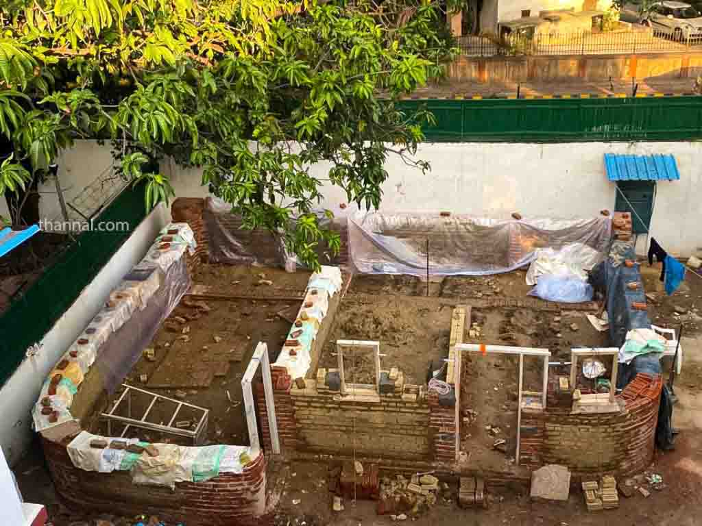 Building the walls using sun dried mud adobe bricks in Khan Market Delhi India